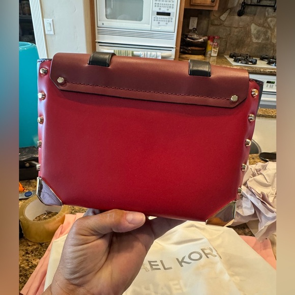 Michael Kors Manhattan Small Color Block Messenger Bag - Picture 4 of 14